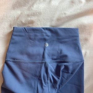 LULULEMON wunder under leggings. size 2